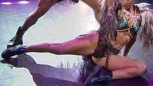 florencia Vigna abierta de piernas en reggaeton bailando 2019 damageinc videos