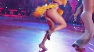 Flor Vigna abierta de piernas mostrando el papo final bailando 2019 damageinc videos