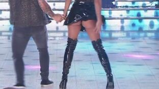 upskirt del culo de Lourdes Sánchez en minifalda bailando 2019 damageinc videos