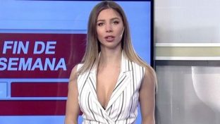 las tetas de Romi Malaspina en escote blanco en TV damageinc famosas