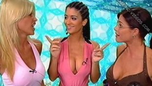 Carla Conte tetas en escote rosa Call TV damageinc famosas