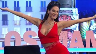 Silvina Escudero y su top rojo escotado