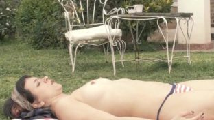 actriz Florencia Repetto desnuda topless tanga tomando sol damageinc mujeres