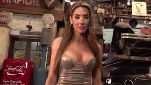 Amalia Díaz Guiñazú escote sexy El Garage damageinc mujeres