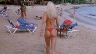 Ingrid Grudke orto en tanga roja playa damageinc famosas