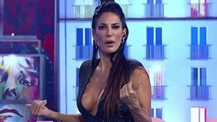 Silvina Escudero escote teton en TV argentina damageinc mujeres