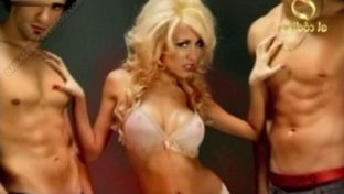Verónica Avila portfolio en lingerie con 2 machos damageinc famosas