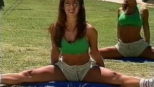 Alejandra Munno abierta de piernas en shorts parque gym damageinc famosas