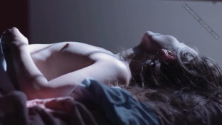 Marina Arnaudo desnuda tetitas en la cama película "Paraíso" damageinc famosas