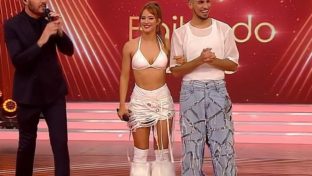 Florencia Vigna piernas sexy minifalda blanca Bailando 2023 damageinc mujeres