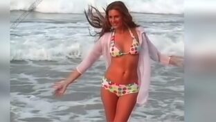 Andrea Frigerio bikini en la playa Fashion TV Martina Di Trento damageinc argentinas