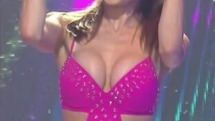 Magui Bravi tetas en bikini rosa Bienvenidos a Bordo TV damageinc famosas