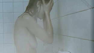 Celeste Cid desnuda y Nancy Duplaa pezoneando lesbianas ducha Mujeres Asesinas damageinc mujeres