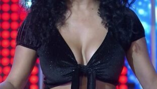 Kate Rodríguez negra tetona top escotado Bienvenidos a Bordo TV damageinc mujeres