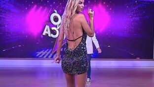 Sabrina Rojas muy sensual en su vestidito corto y escotado