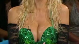 Amalia González Yuyito rubia tetona top verde escotado La Biblia y el Calefón damageinc videos
