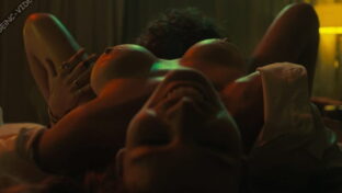 Stephanie Delay desnuda topless le chupan la concha mientras goza en la peli El Asistente damageinc videos