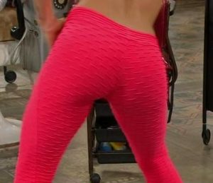 Jesica Cirio in La Peluqueria (hot ass in pink leggings)
